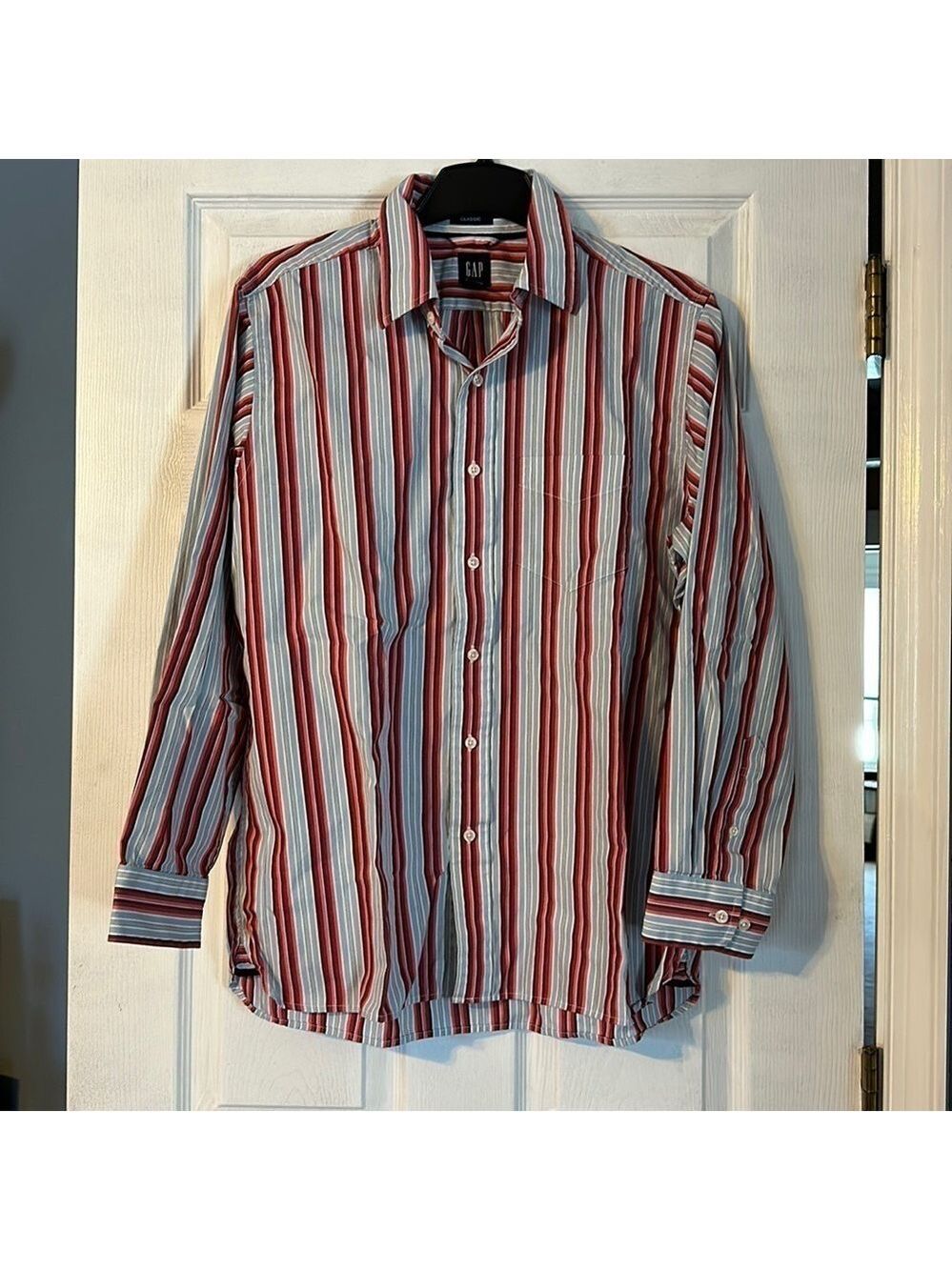 GAP men’s button down; size medium 15-15.5